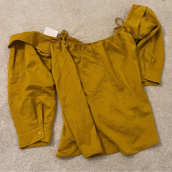 Olive drop sleeve blouse NWT - Picture 2 of 4